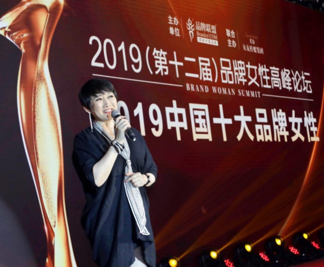 2019中国十大品牌女性之成方圆：经典咏传，用歌声记录时代的灵魂歌者