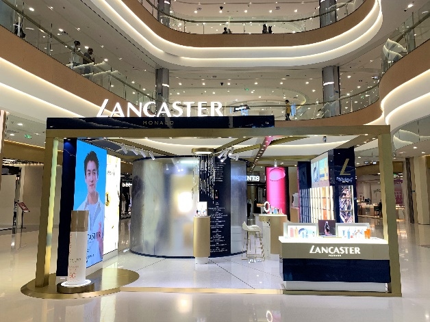 A picture co<em></em>ntaining text, indoor, plaza
Des<em></em>cription automatically generated